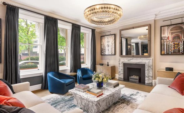 Reception room with fireplace