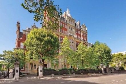 Rutland Court, a red-brick mansion building in Knightsbridge