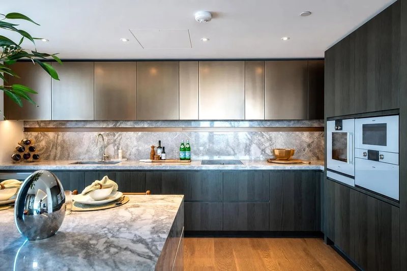 Kitchen with marble island