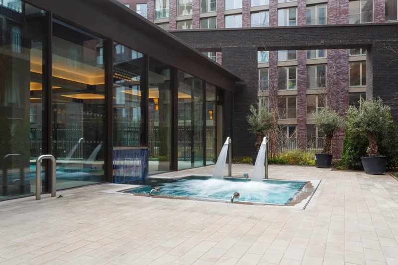 Residents' spa terrace with hot tub